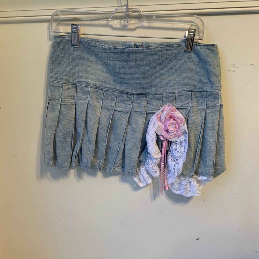 Adorable mini jean skirt with ribbons